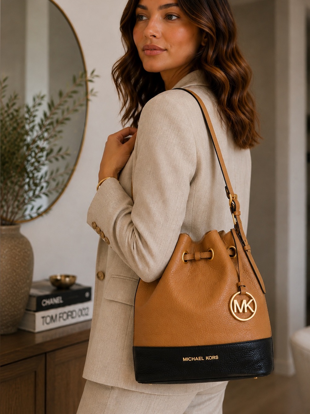 NWOT Michael Kors Jules Suntan Black Leather Drawstring Bucket